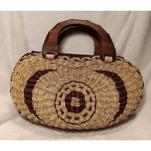 VTG Handwoven Oval Raffia Handbag Carved Wooden Handle Artisan Boho Cottagecore